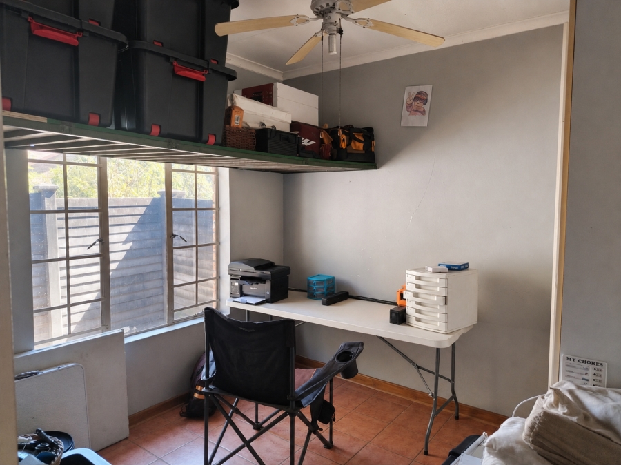 2 Bedroom Property for Sale in Oos Einde North West